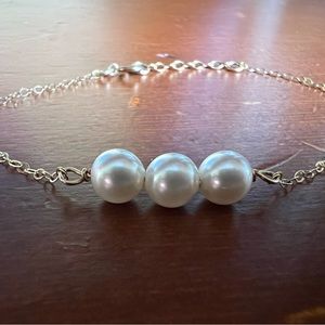 Fine chain three bead Pearl bracelet